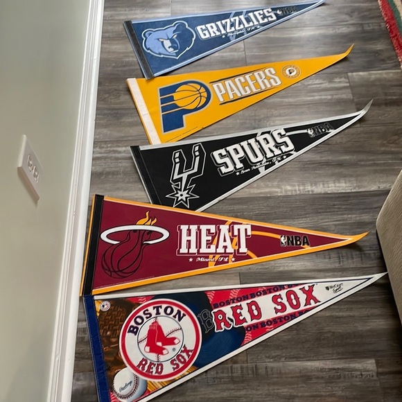 5 Pennant Lot - Picture 1 of 1